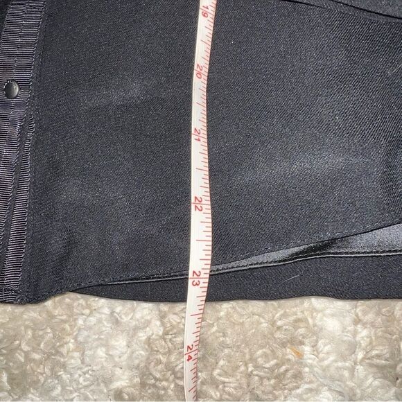 Tahari size M Black Sweater - Picture 2 of 7